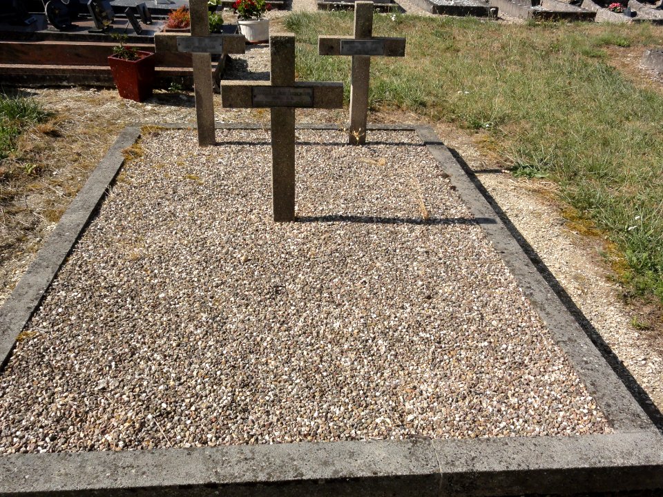 Béthelainville (Meuse) cimetière, tombes de guerre B