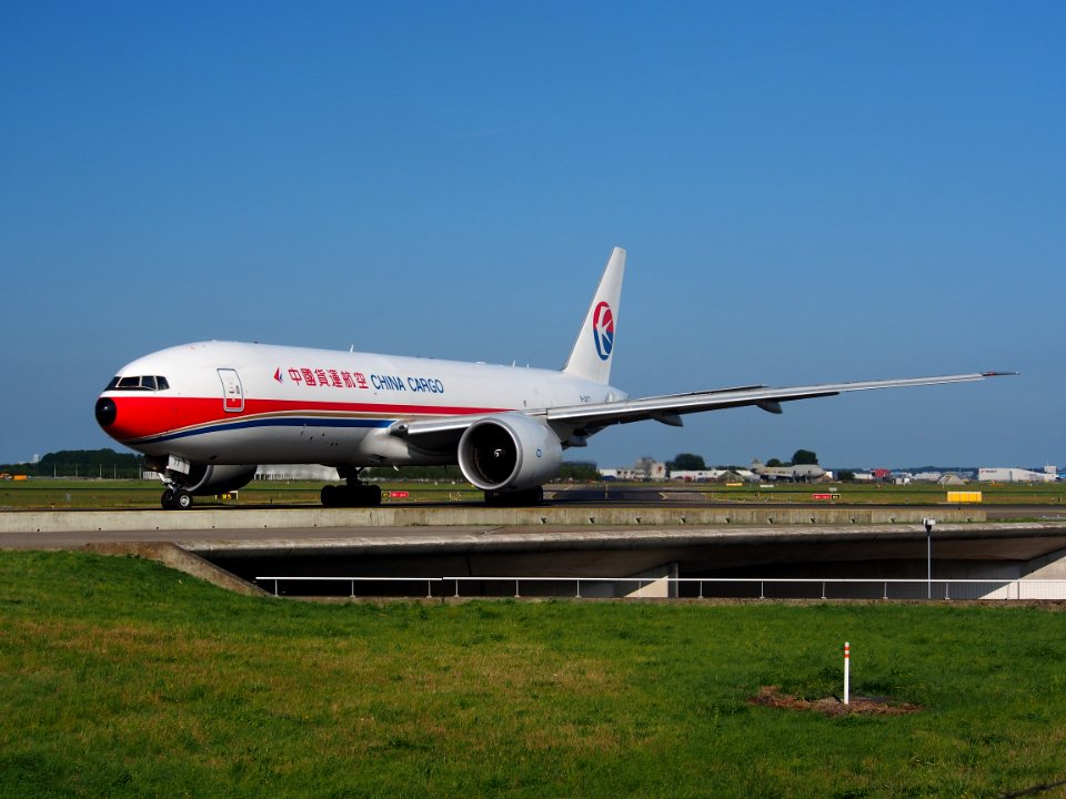 B-2077 China Cargo Airlines Boeing 777-F6N - cn 37713 taxiing 18july2013 pic-006