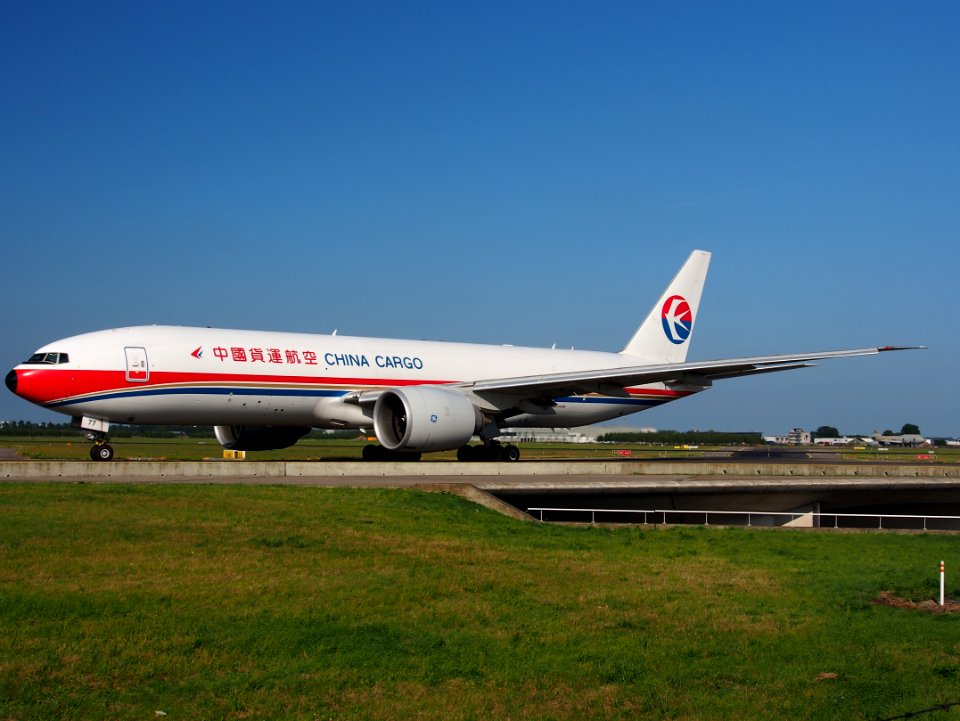 B-2077 China Cargo Airlines Boeing 777-F6N - cn 37713 taxiing 18july2013 pic-007