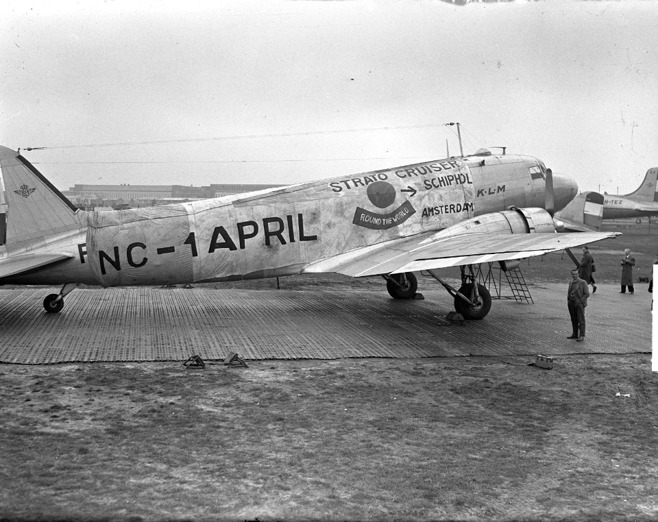 B49 1 april mop op Schiphol, Bestanddeelnr 903-2924