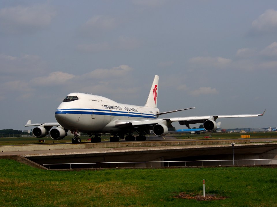 B-2460 Air China Cargo Boeing 747-4J6(BCF) - cn 24348 taxiing 14july2013 pic-005