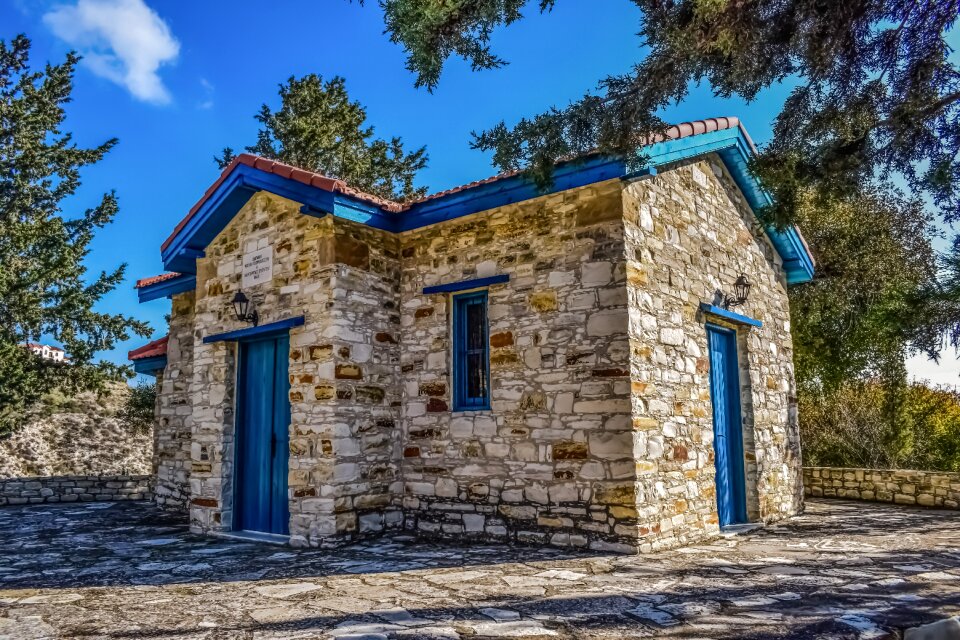 Stone building kato drys