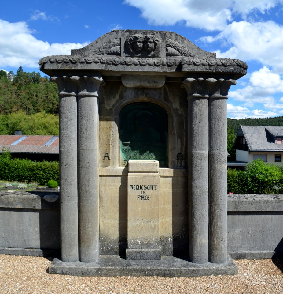 Bad Schwalbach, Friedhof, Grab Ferdinand Grebert (1)