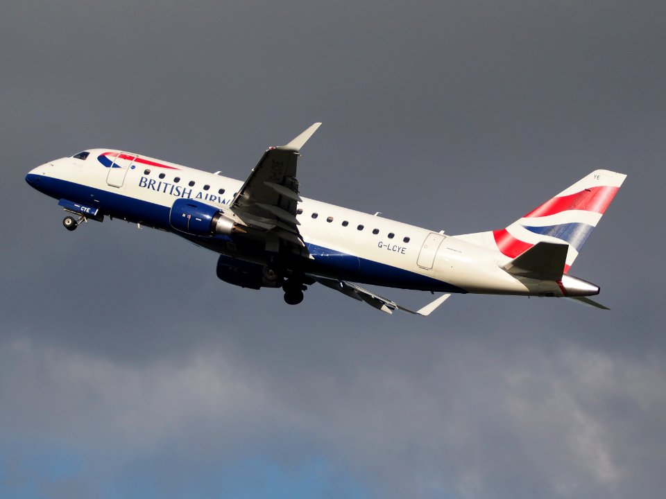 BA CityFlyer G-LCYE Embraer 170-175 takeoff from Polderbaan, Schiphol (AMS - EHAM) at sunset, pic2