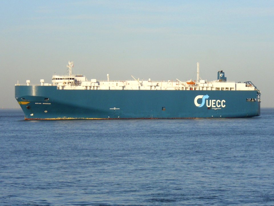 Car carrier Asian Breeze 2012-08-18 (1)