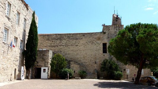 Côté église de la Transfiguration du Sauveur - Le Castellet (Var)