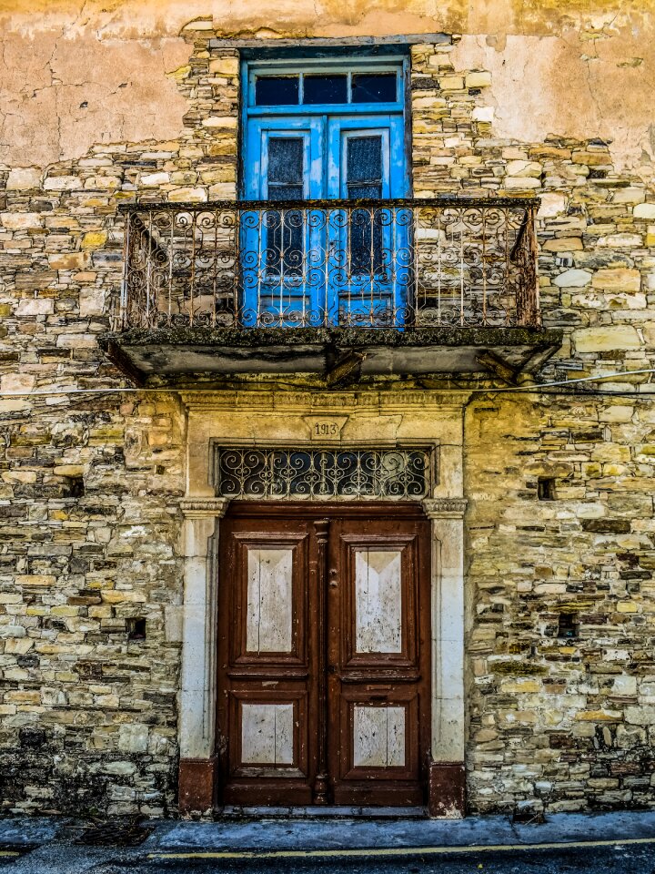 Architecture neoclassic traditional