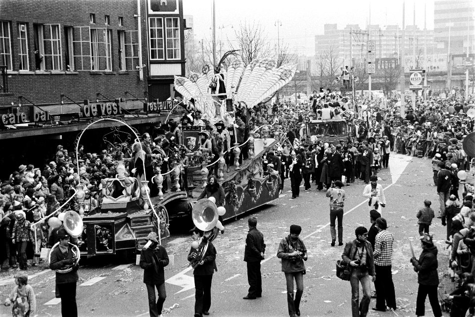 Carnaval begonnen overzicht carnavalsoptocht in Eindhoven, Bestanddeelnr 930-6741