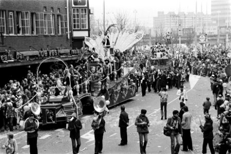 Carnaval begonnen overzicht carnavalsoptocht in Eindhoven, Bestanddeelnr 930-6741