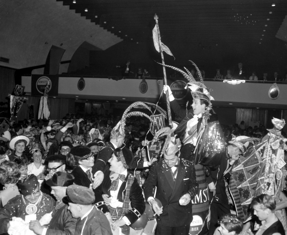Carnaval in Krasnapolsky, intocht van Prins Carnaval Justianos, Bestanddeelnr 917-4783