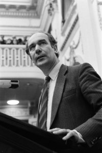 CDA-leider De Vries aan het woord, Bestanddeelnr 932-7879