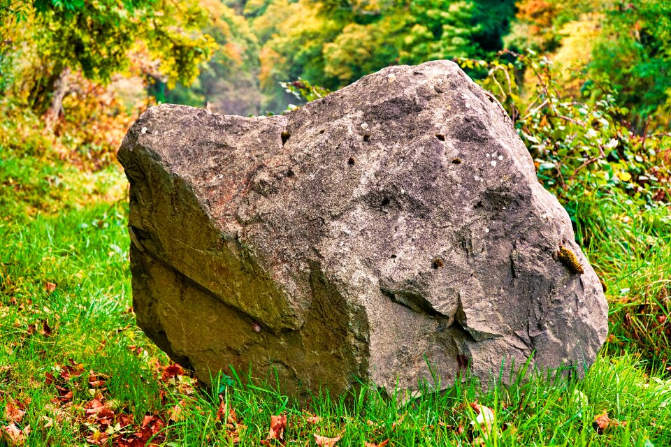 Solid rough material