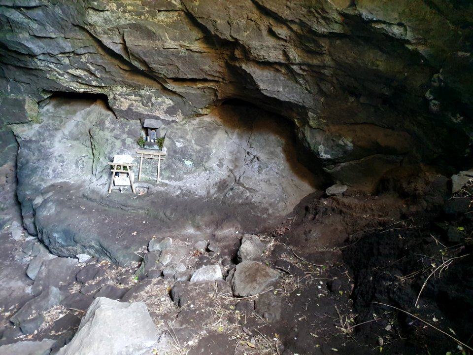 Cave at Cape Daibusa 9