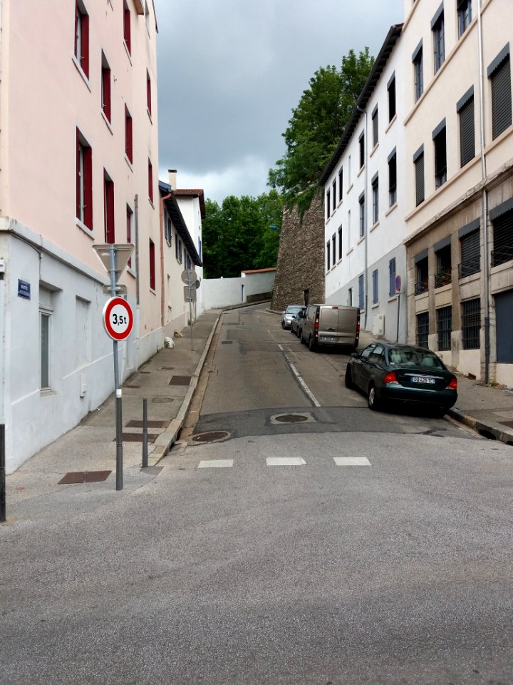 Caluire-et-Cuire - Montée du Petit Versailles, depuis la Grande Rue de Saint-Clair