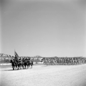 Cavalerie te paard van de koninklijke erewacht bij een generale repetitie voor e, Bestanddeelnr 255-5086