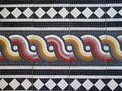Bundesallee.1.Bodenmosaik.im.Foyer