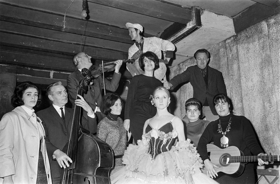 Cabaret de Kibboets (Israelisch) op Thorbeckeplein, het hele cabaret compleet me, Bestanddeelnr 917-6985