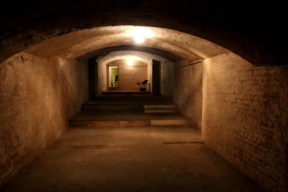 Bunker am Weinberg, Kassel, Stollen mit Stufen