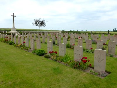 Caëstre (Nord, Fr) Le Peuplier Military Cemetery view