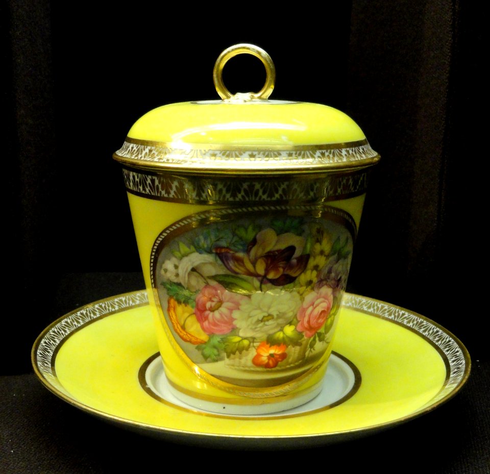 Cabinet cup and saucer, c. 1790-1795, William Duesbury II & Co., Derby, England, bone ash soft-paste porcelain, overglaze enamels, gilding - Gardiner Museum, Toronto - DSC00803