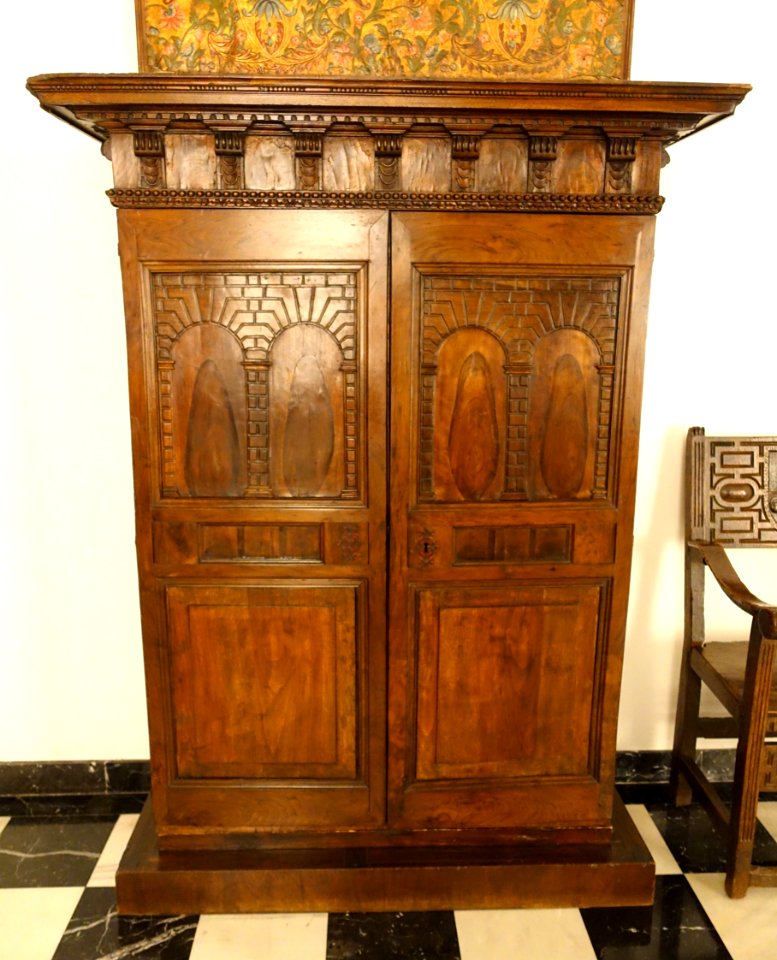 Cabinet, Catalonia, early 17th century AD, solid walnut with walnut and boxwood veneer - Museo Nacional de Artes Decorativas - Madrid, Spain - DSC07965