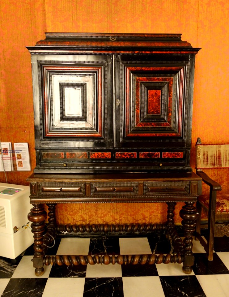 Cabinet, Flanders, 17th century, ebony and tortoiseshell veneered - Museo Nacional de Artes Decorativas - Madrid, Spain - DSC07895