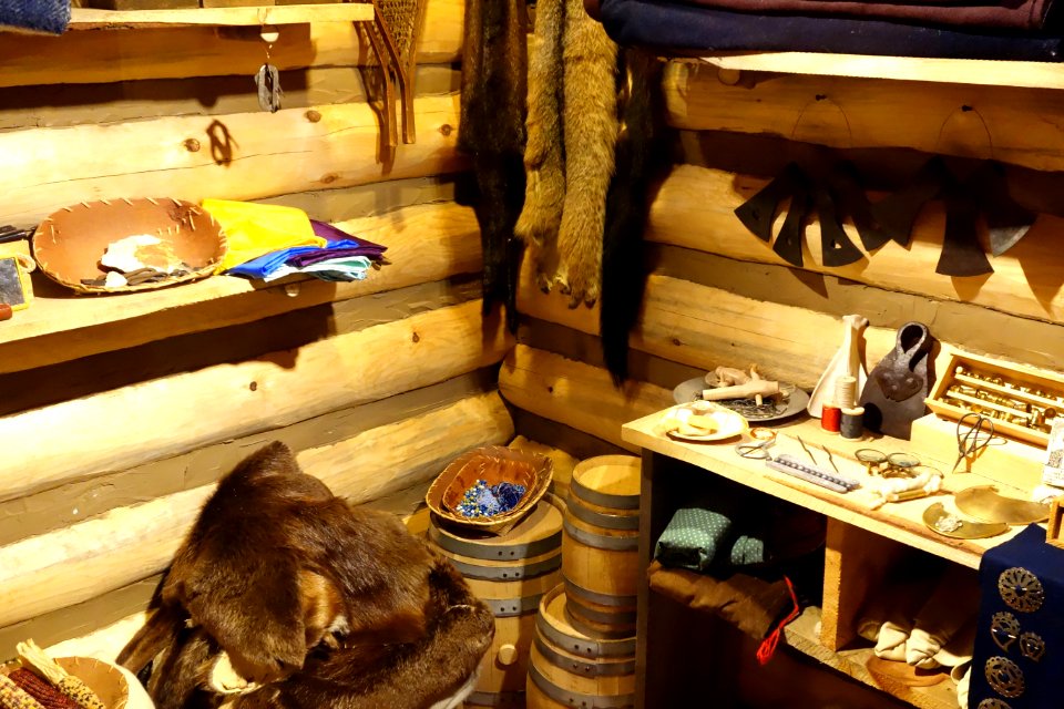 Cabin interior replica - Wisconsin Historical Museum - DSC02861