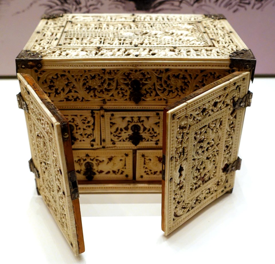 Cabinet, Sri Lanka, 1650-1700 AD, sandalwood, ivory, silver, view 1 - Ethnological Museum, Berlin - DSC01501