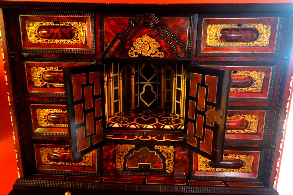 Cabinet, 17th century - Museum M - Leuven, Belgium - DSC05519