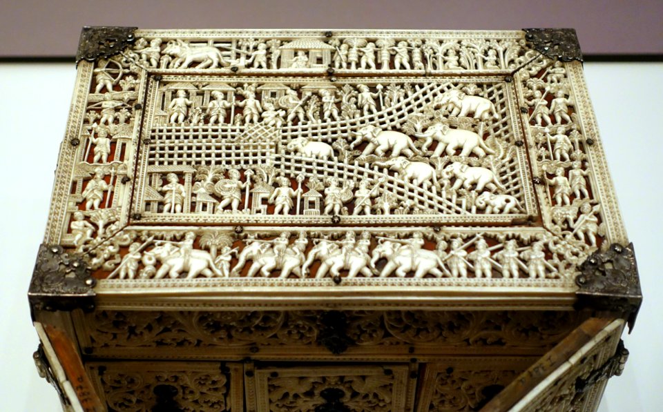 Cabinet, Sri Lanka, 1650-1700 AD, sandalwood, ivory, silver, view 2 - Ethnological Museum, Berlin - DSC01500