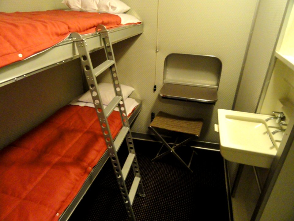 Cabin beds - Zeppelin Museum Friedrichshafen - DSC06797
