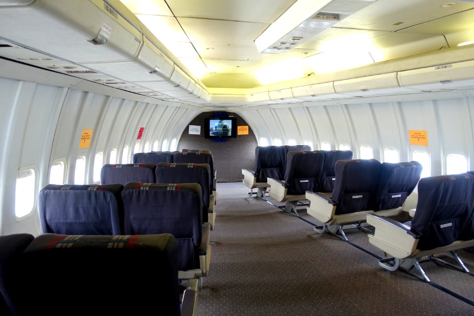 Cabin of Boeing 747-136, serial 20269, registration number G-AWNG, first flight in March 1971, last flight December 1998 - Hiller Aviation Museum - San Carlos, California - DSC03312