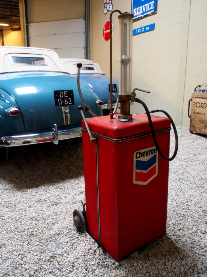 Chevron hand pump, petrol pump, pic2