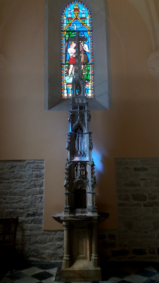 Chasselay - Église Saint Martin, bénitier