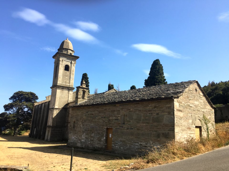 Chapelle Notre-Dame-des-Neiges de Brando - vista laterale - Cap Corse