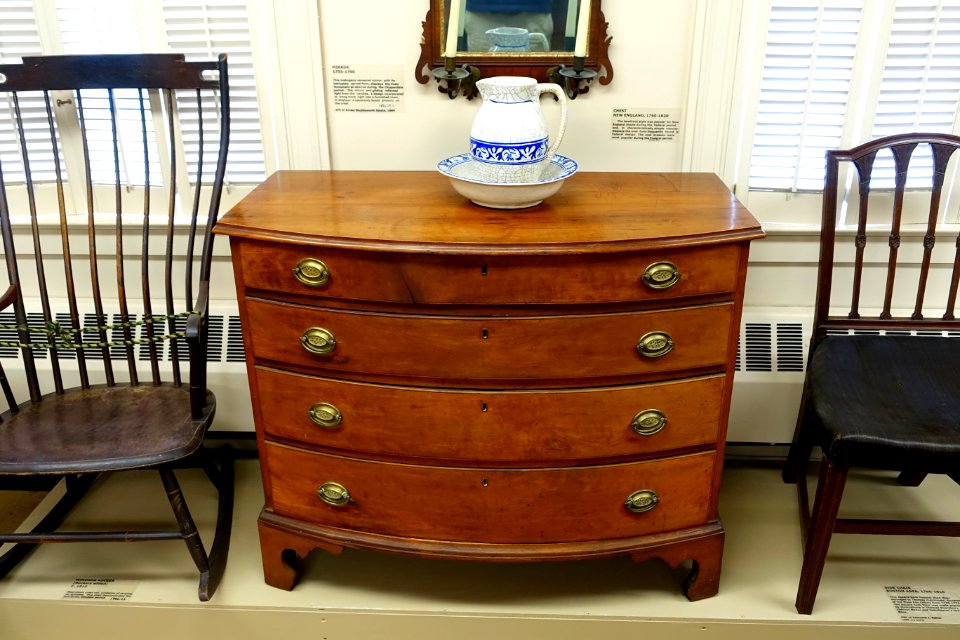Chest, Federal bowfront style, New England, 1790-1820 - Dedham Historical Society - Dedham Massachusetts - DSC04193