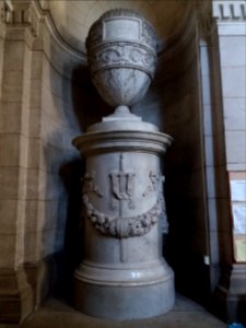 Chapelle Sainte-Croix de Lyon - Colonne au général Precy