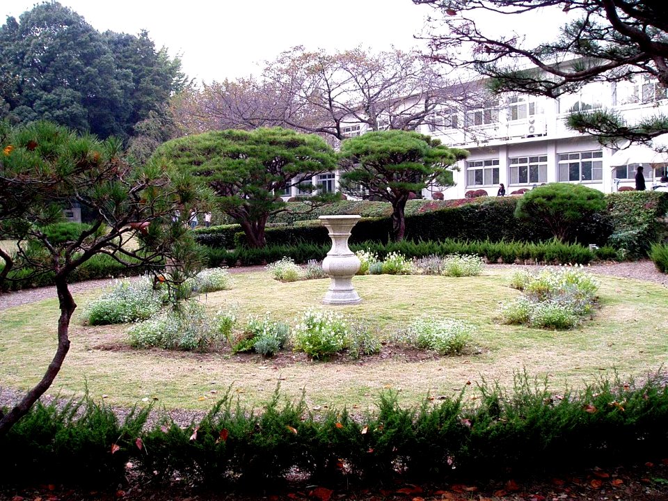 Chiba-Univ-ItalianGarden-2011110501