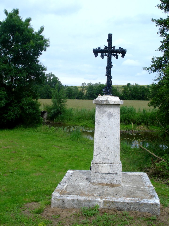Chârost (Cher, Fr), wayside cross 2