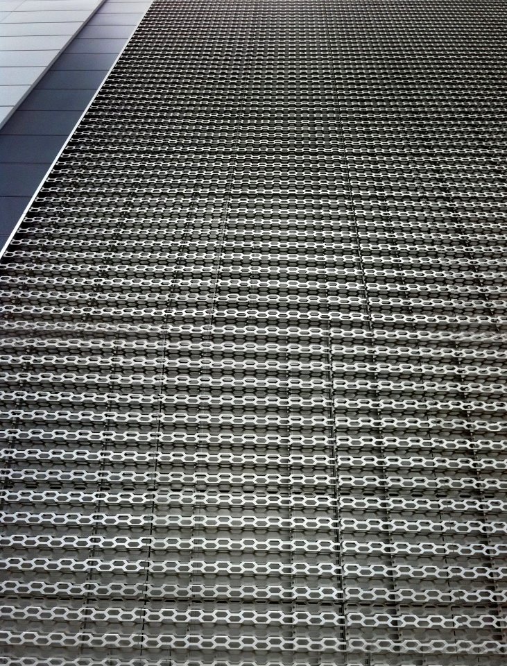 Chicago Volkswagen store crop