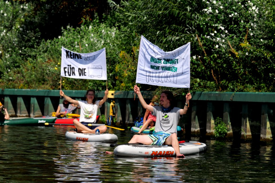 Coal and Boat demonstration 2020-08-29 124