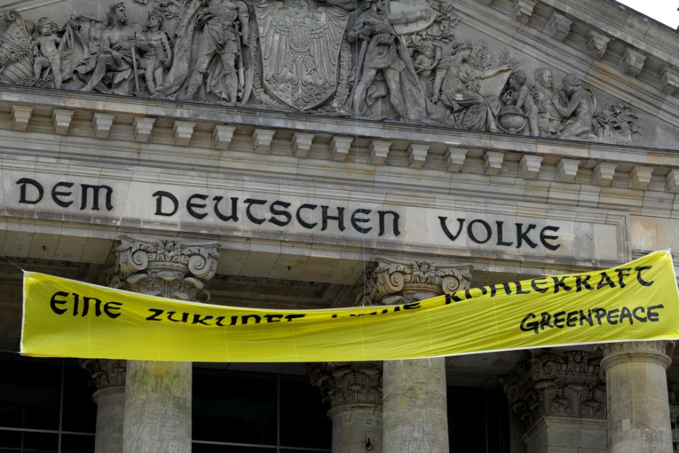 Coal law protest Greenpeace banner Reichstag Berlin 2020-07-03 80