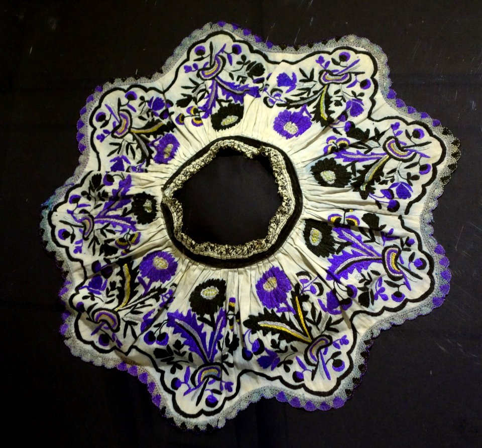 Collar for a ceremonial huipil, gola San Cristobal Totonicapan, K'iche' Maya, c. 1930s-1940s, commercial cotton, printed cloth, silk floss - Textile Museum of Canada - DSC01044