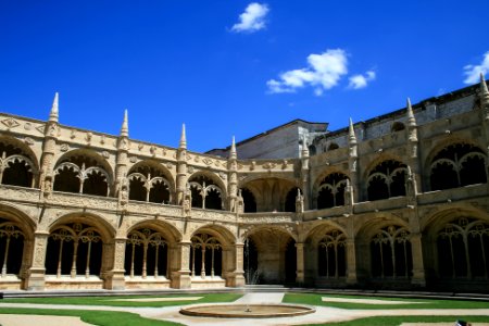 Cloisters of Mosteiro dos Jerónimos, from the ground floor, 2007-07-20-04