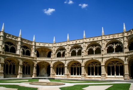 Cloisters of Mosteiro dos Jerónimos, from the ground floor, 2007-07-20
