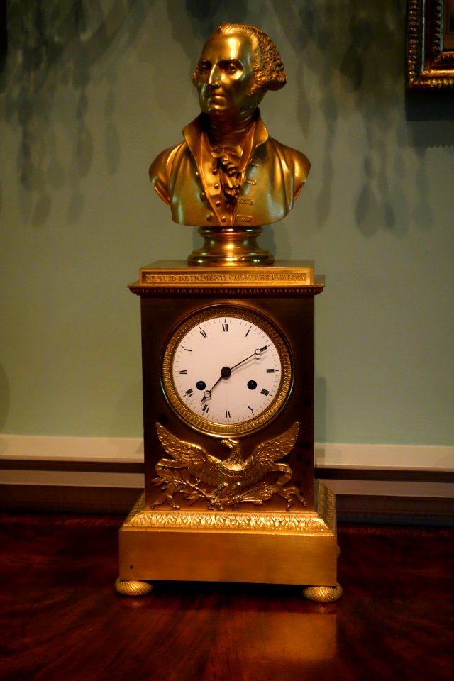 Clock with bust of George Washington and motto 'ne quid detrimenti capiat res publica', unknown maker - Winterthur Museum - DSC01715