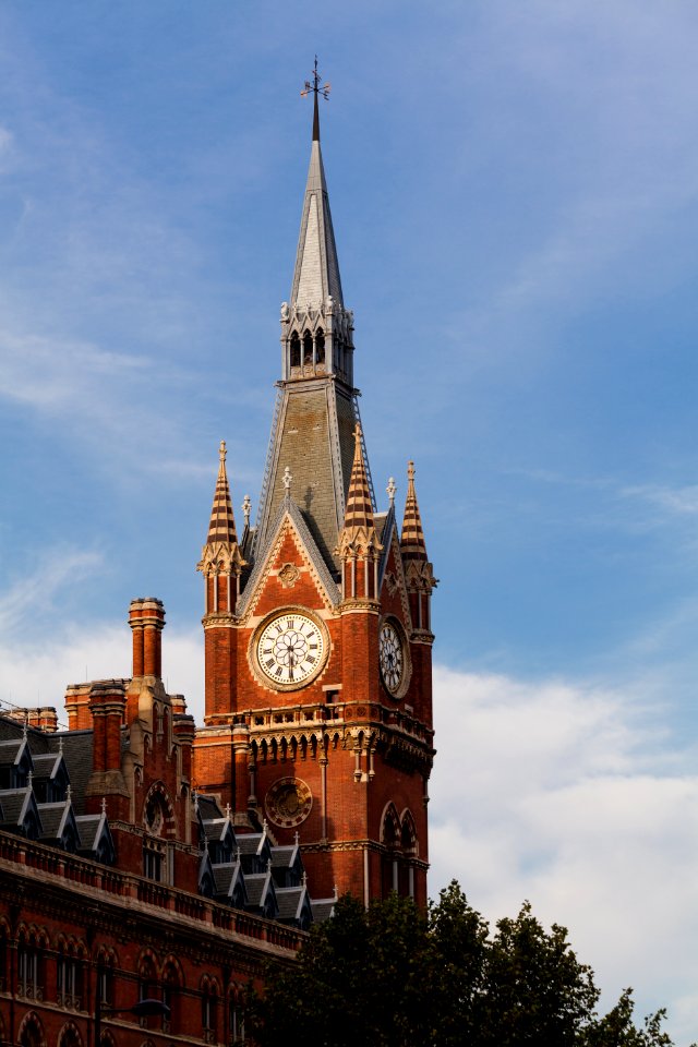 Clock tower, Midland Hotel, St Pancras Station, London, England, GB, IMG 4998 edit
