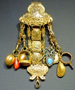 Chatelaine, western Europe, late 18th to early 19th century, gold, gilt bronze, steel, turquoise, carnelian - Cinquantenaire Museum - Brussels, Belgium - DSC08916