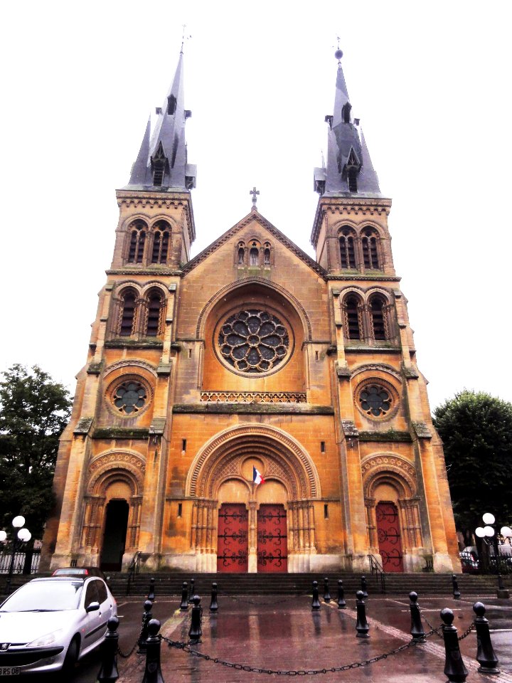 Charleville-Mézières (Ardennes) église Saint-Remi, extérieur