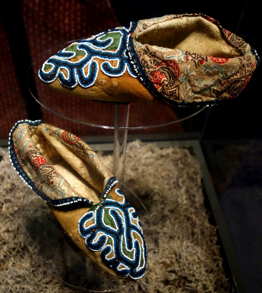 Creek moccasins, 1820-1850 - Bata Shoe Museum - DSC00637